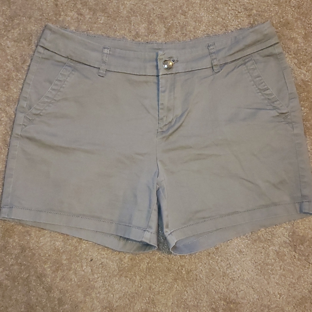 Liz Claiborne Kahki shorts